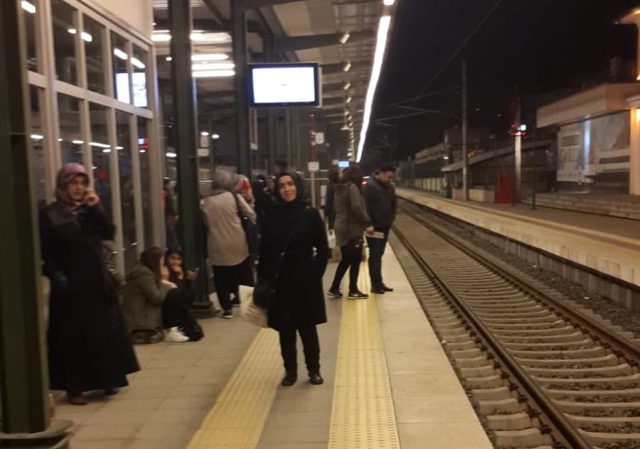 Ada Treni'nde yolcuların gecikme tepkisi