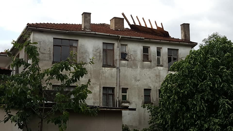 Hortum dehşeti, yıktı geçti