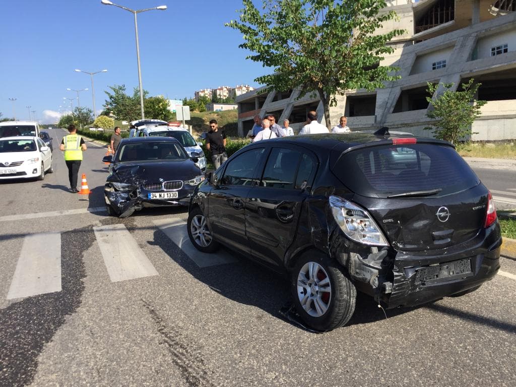 Korucuk yolunda zincirleme kaza