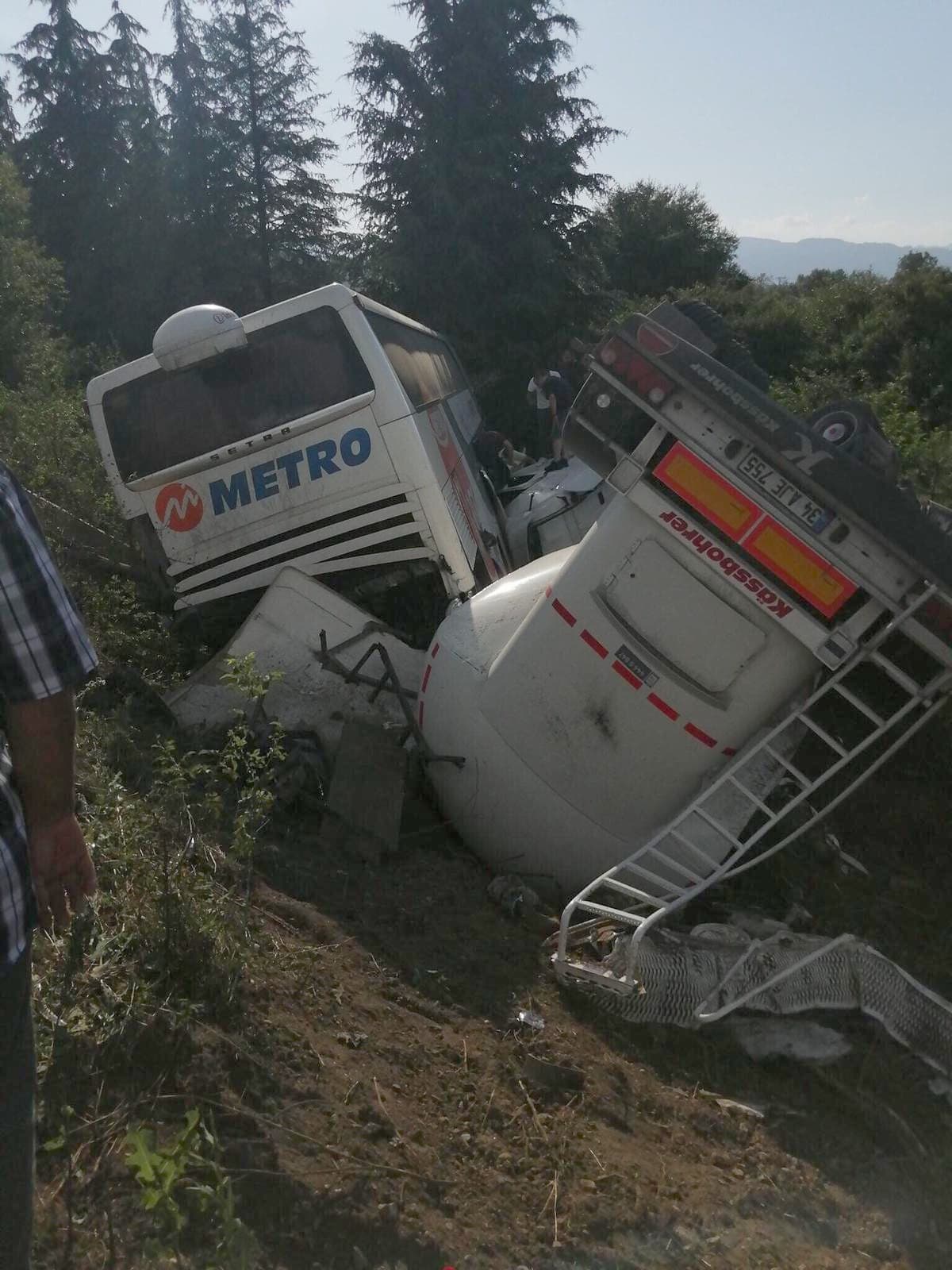 TEM'de tır dehşeti: 1 ölü, 6 yaralı