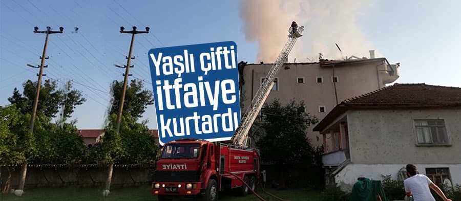 Yaşlı çifti alevlerden vatandaşlar kurtardı