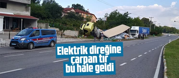Tır elektrik direğine çarptı, sürücü kaçtı