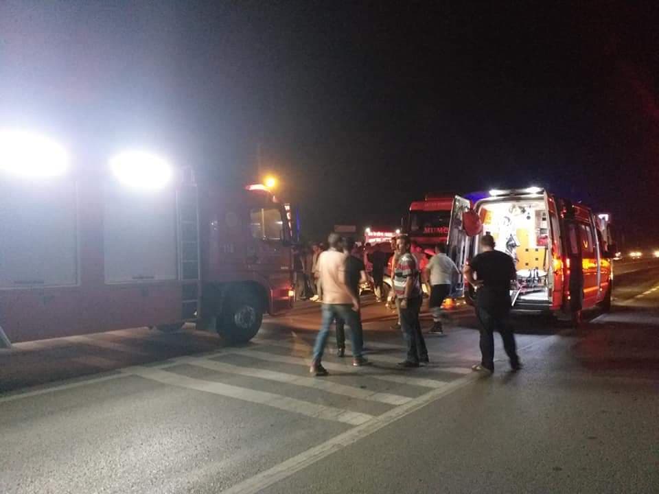 Tır polis aracına çarptı: 1 yaralı