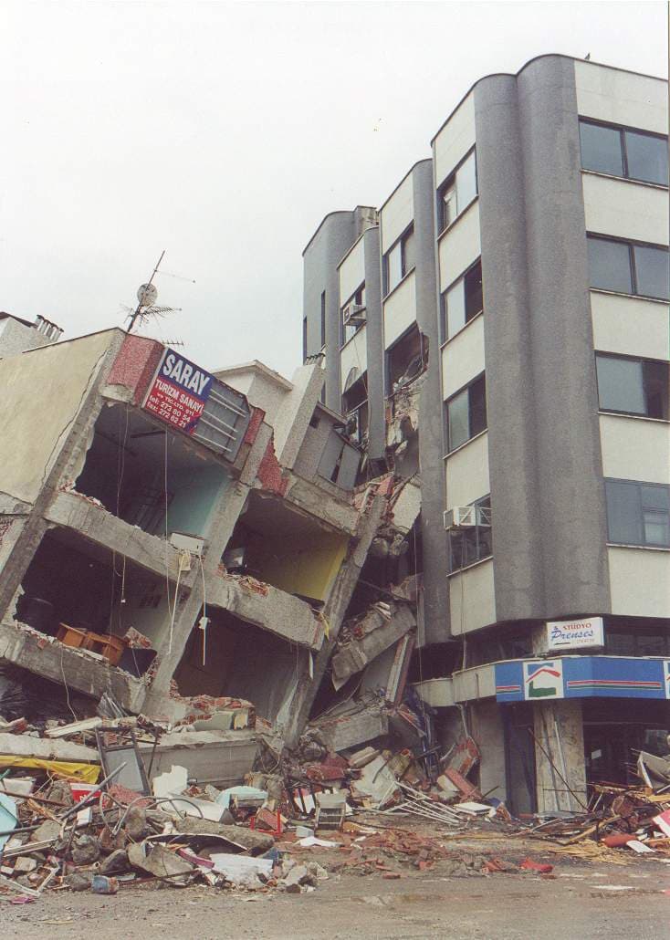 Fotoğraflarla 17 Ağustos 1999 Marmara Depremi