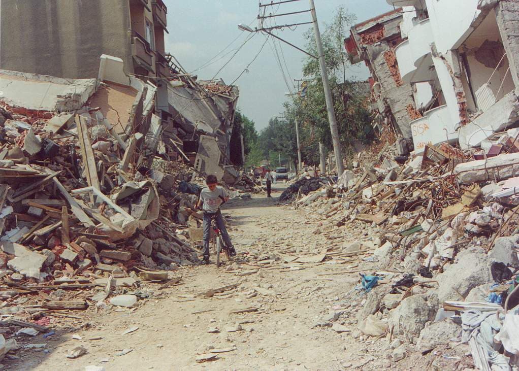Fotoğraflarla 17 Ağustos 1999 Marmara Depremi