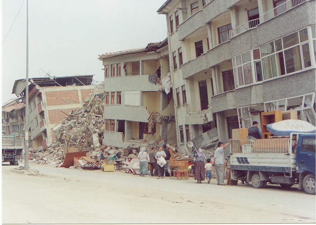 Fotoğraflarla 17 Ağustos 1999 Marmara Depremi