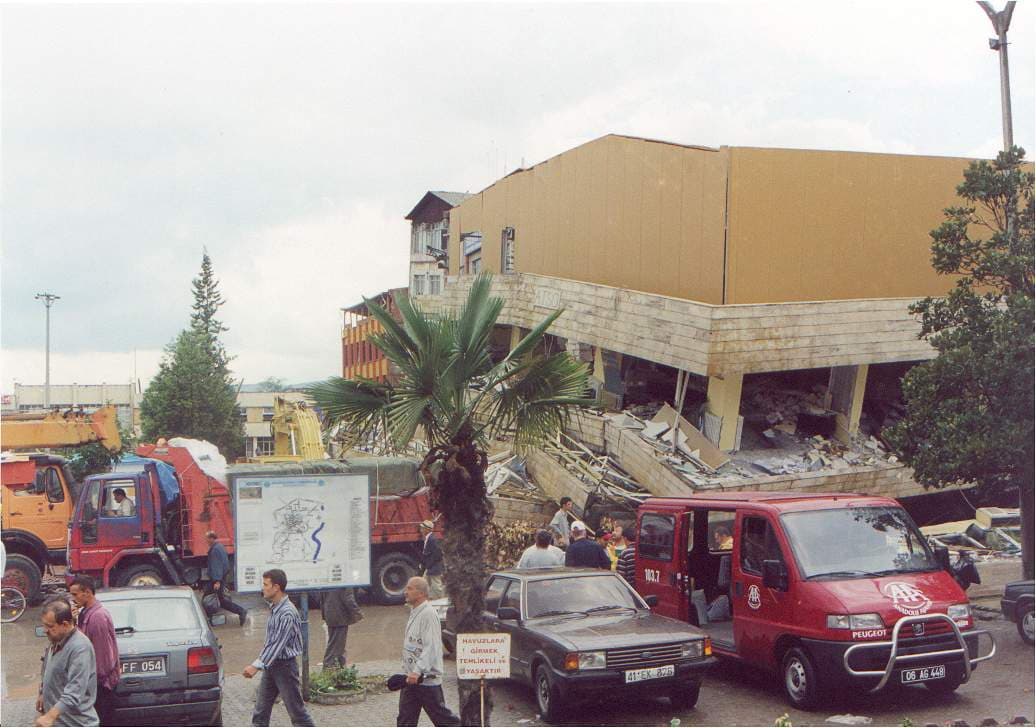 Fotoğraflarla 17 Ağustos 1999 Marmara Depremi