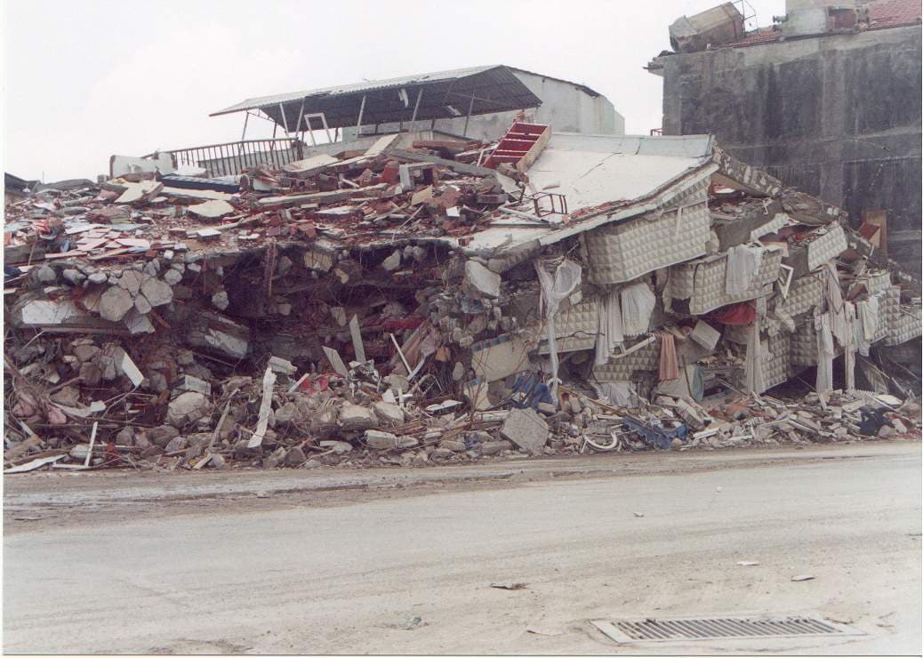Fotoğraflarla 17 Ağustos 1999 Marmara Depremi