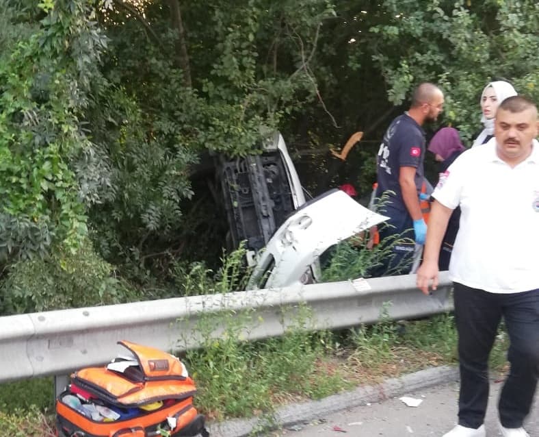 TEM'de feci kaza: 1 ölü, 9 yaralı