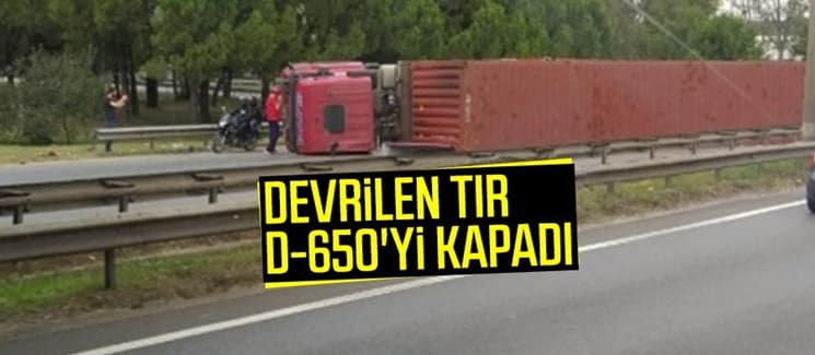 Devrilen tır D-650'yi kapadı