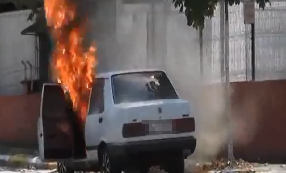 LPG'li otomobil alev alev yandı 
