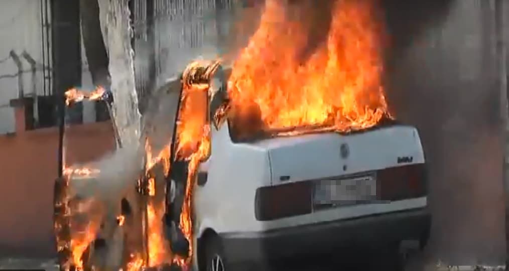 LPG'li otomobil alev alev yandı 