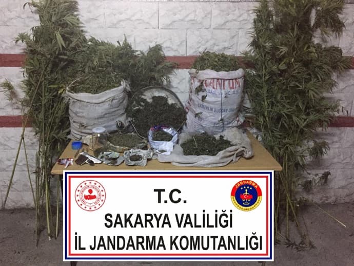 25 kilo kubar esrarla yakalandılar