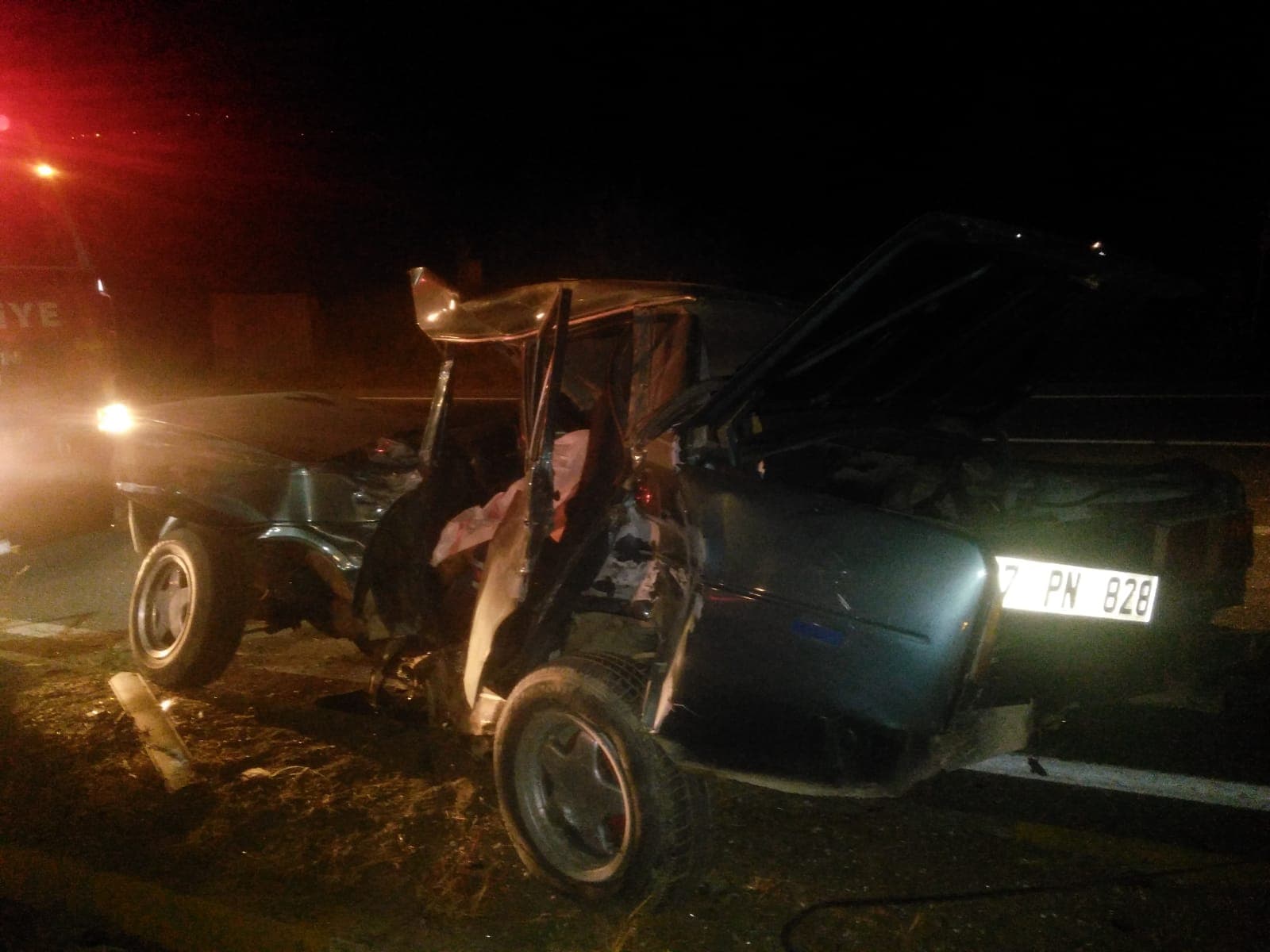 Otobüs otomobili biçti: 1 ölü, 1 yaralı