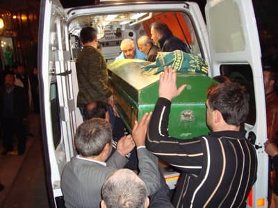 Karasu'da Vahşet: Eşini Katletti
