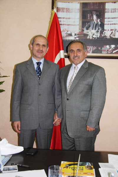 Samimiyetlerini El Ele Tutuşarak Gösterdiler
