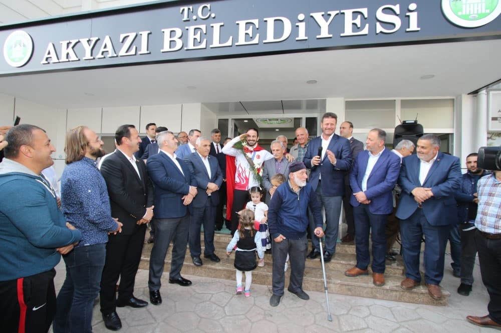 Dünya şampiyonu memleketinde böyle karşılandı