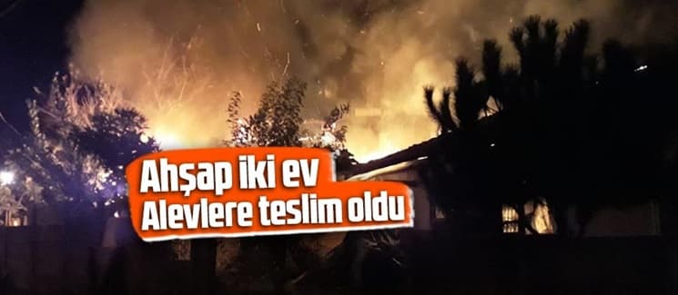 Ahşap iki ev alevlere teslim oldu