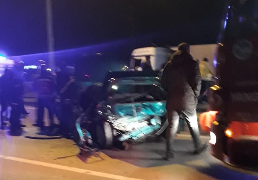 D-100'de korkunç kaza; 1 ölü, 3 yaralı