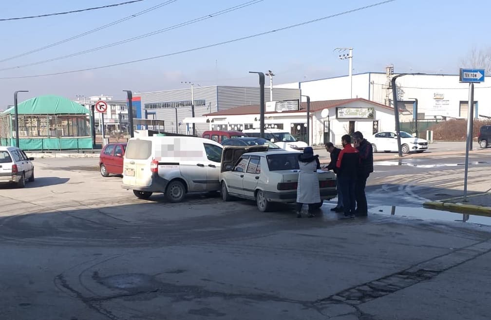 Yine aynı kavşak, yine kaza