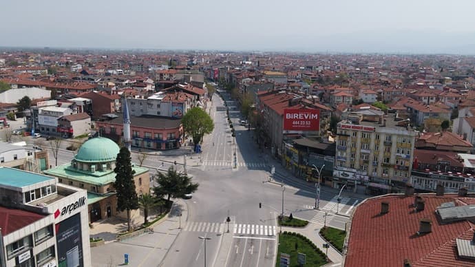 Yasağın ilk günü cadde ve sokaklar sessizliğe büründü