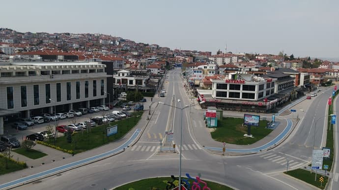 Yasağın ilk günü cadde ve sokaklar sessizliğe büründü