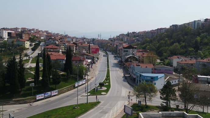Yasağın ilk günü cadde ve sokaklar sessizliğe büründü