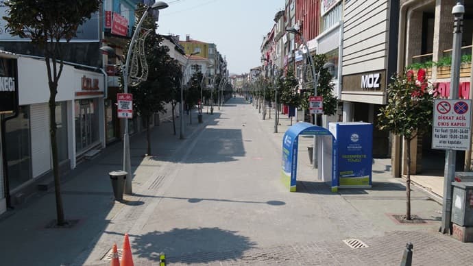 Yasağın ilk günü cadde ve sokaklar sessizliğe büründü