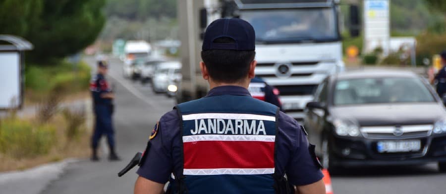 Jandarma yasağı takmayanlara ceza yağdırdı