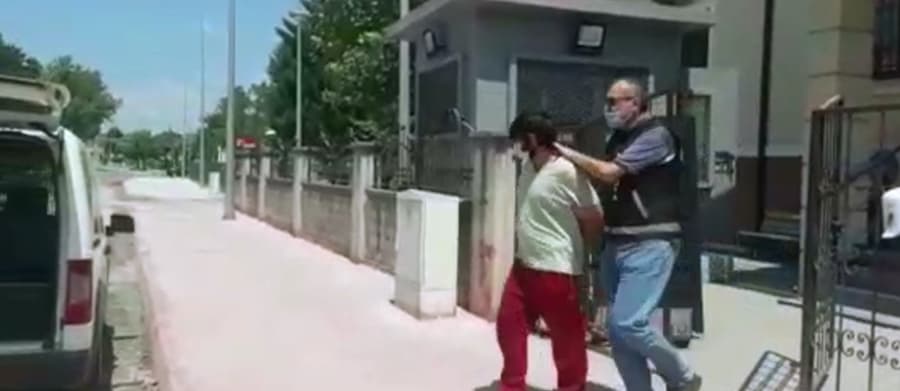 9 iş yerini soydu, yakayı ele verdi