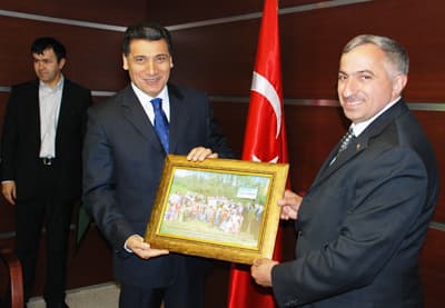 Kızlar, Eski Sakarya Valisi Okutan'ı Unutmadı