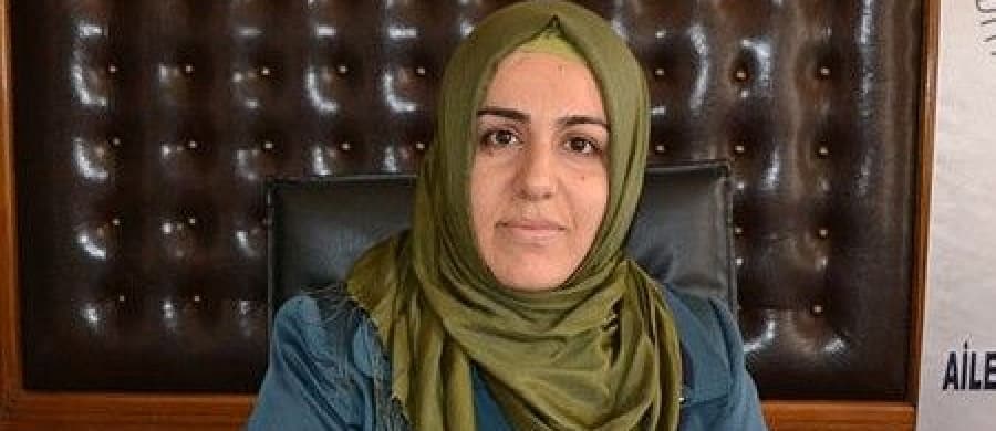 Müezzin eşi boğarak öldürmüştü, toprağa verildi