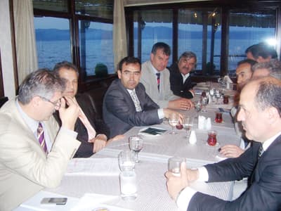 <p><font face="arial,helvetica,sans-serif" size="2">Sapanca Kaymakamı Osman Sarı: <font color="#333399">&quot;Uluslararası Sapanca Şiir Akşamları bu yıl 25-26-27 Haziran 2009 tarihlerinde 3 g&uuml;n s&uuml;reli olarak d&uuml;zenlenecek. Yurti&ccedil;i ve yurt dışından şairlerin katılacağı Uluslararası Sapanca Şiir Akşamları&rsquo;nın bu yılki konuk &uuml;lkesi Kırım T&uuml;rkleri...Şiiriyle, m&uuml;zikleriyle&nbsp;bizlerle olacak. İsteyen herkes etkinlikleri &uuml;cretsiz izleyebilecek&quot;<br /></font><br />Sapanca Belediye Başkanı İbrahim Uslu<font color="#333399">:&lsquo;&rsquo; Her yıl Haziran ayının son haftasında d&uuml;zenlenen Uluslararası Sapanca Şiir akşamları bu yıl &ccedil;ok anlamlı olacak&rsquo;&rsquo;<br /></font><br /><font color="#333399">Yurt i&ccedil;inden davetli şairler yanında Kırım&rsquo;dan şairler, m&uuml;zik grubu ve akademisyenlerin de davet edileceği Uluslararası Sapanca Şiir Akşamları&rsquo;nda Kırım Edebiyatı ve Şiiri konulu bir panel de d&uuml;zenlenecek.</font></font></p>