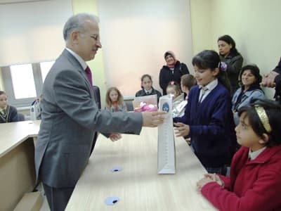 <font face="arial,helvetica,sans-serif" size="2"><p><font face="arial,helvetica,sans-serif" size="2"><strong>Şiir Yarışması II.Kademe<br /><br /></strong>&Ccedil;iler Yeter (Ferizli Halit Narin İlk&ouml;ğretim Okulu)<br />Samet Koral (Kocaali Kirazlı İlk&ouml;ğretim Okulu)<br />Nurseda Tanta (Sapanca İlk&ouml;ğretim Okulu)</font>&nbsp;</p></font><p><font face="arial,helvetica,sans-serif" size="2"><strong>Kompozisyon Yarışması I. Kademe<br /></strong><br />Ayşe Z&uuml;mra Mert (Karaman İlk&ouml;ğretim Okulu)<br />Şevval El&ccedil;in (Orhangazi İlk&ouml;ğretim Okulu)<br />Behiye Ebrar Mercan (Camili Osmanbey İlk&ouml;ğretim Okulu)</font></p>