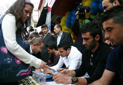 Fenerbahçeli Futbolcular Taraftarlarla Buluştu