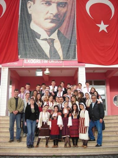 Makedon Öğrenciler Gözyaşları Arasında Uğurlandı