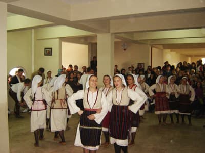 Makedon Öğrenciler Gözyaşları Arasında Uğurlandı