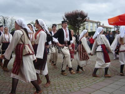 Makedon Öğrenciler Gözyaşları Arasında Uğurlandı