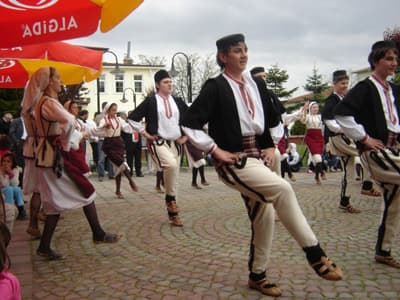 Makedon Öğrenciler Gözyaşları Arasında Uğurlandı