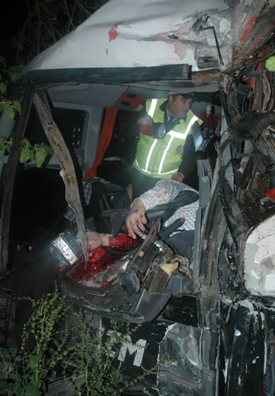 Trafik Canavarı Yine Acımadı: 3 Ölü, 40 Yaralı