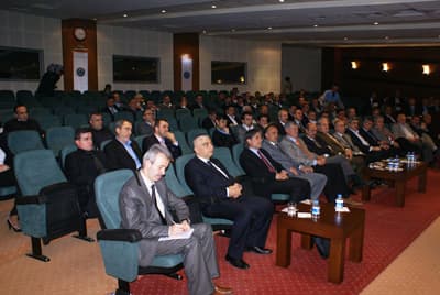 <p><font face="arial,helvetica,sans-serif" size="2"><strong>B&Uuml;LENT YILMAZ (Meclis &Uuml;yesi)</strong></font></p><p><font face="arial,helvetica,sans-serif" size="2">2003 yılında maden yasası &ccedil;ıktığını, kum &ccedil;akıl ve mermer ocaklarının tamamının maden yasasına bağlandığını ve &ouml;zel idareden tamamen koptuklarını dile getirdi. 2004&rsquo;te Devlet hakkı ve &ouml;zel idare payı olarak &uuml;retilen madenlerden alınacak devlet haklarının her t&uuml;rl&uuml; yapı hammaddelerinden ocak başı satış fiyatının % 4&rsquo;&uuml; kadar olmasına karar verildiğini ve devletin h&uuml;k&uuml;m ve tasarrufunda yapılacak madencilik işlemleri i&ccedil;in devlet hakkı % 30 fazla olarak alınacağını dile getirerek kazan&ccedil;larından kesilecek olan bu payın olduk&ccedil;a fazla olduğunu ve KDV ile birlikte devlete % 60&rsquo;a varan rakamlar &ouml;dediklerini ve kriz ortamında zor durumda olduklarını dile getirdi. Bu konunun odamız tarafından Ankara&rsquo;daki yetkili mercilere taşınarak &ccedil;&ouml;z&uuml;m&uuml;n&uuml; talep ettiklerini dile getirdi. </font></p><p><font face="arial,helvetica,sans-serif" size="2"><strong>ORHAN &Uuml;NVER&nbsp; (Meclis &Uuml;yesi)</strong></font></p><p><font face="arial,helvetica,sans-serif" size="2">16 Nisan'da yaptıkları komite toplantısında aldıkları karalar hakkında konuşan &Uuml;nver bu kararlar hakkında bilgi verdi. 3. OSB&rsquo;de deşarj &uuml;nitesi ile ilgili ihalenin &uuml;yelere ve diğer herkese a&ccedil;ık yapılmasını istediklerini ve bu konudaki sıkıntının y&ouml;netim kurulu tarafından &ccedil;&ouml;z&uuml;ld&uuml;ğ&uuml;n&uuml; belirtti. Alışverişlerin Sakarya&rsquo;dan yapılması konusunda geliştirilen &ccedil;alışmayı desteklediklerini belirterek belediyelerin yaptığı ihalelerin de Sakaryalı firmalarla yapılmasının da &ccedil;ok memnun edici olacağını bunun da dikkate alınması gerektiğini ifade etti. Kamu ihale kanunu ile ilgili y&ouml;netmeliklerin s&uuml;rekli değiştiğini, bu konuda y&ouml;netimden bulundukları rica sonucunda odamızda bir bilgilendirme toplantısı yapılacağını ifade ederek y&ouml;netim kuruluna kendilerine bu imkanı sağladıklarından dolayı teşekk&uuml;r etti. </font></p><p><font face="arial,helvetica,sans-serif" size="2">Son zamanlarda g&uuml;ndemde olan Adapazarı Kaymakamlığı'nın inşaa edilmesi d&uuml;ş&uuml;n&uuml;len yer konusunda SATSO&rsquo;nun bir g&ouml;r&uuml;ş&uuml; olması gerektiğini, Sakarya Valiliği&rsquo;nin yeni yerleşim b&ouml;lgesinde bulunduğunu, buranın Adapazarı il&ccedil;esi sınırlarında olduğu i&ccedil;in Adapazarı Kaymakamlığı'nın da aynı yerde olması gerektiğini ifade etti. Şehir merkezinin deprem b&ouml;lgesi olmasından dolayı hi&ccedil;bir şekilde yeni bir inşaat yapılmaması gerektiğini Sakarya&rsquo;nın geleceğinin de d&uuml;ş&uuml;n&uuml;lmesini ve ilin gelişiminin kuzeye doğru kaydığını bu konuyu da bu şekilde değerlendirmek gerektiğini de s&ouml;zlerine ekledi. </font></p><p><font face="arial,helvetica,sans-serif" size="2" color="#333399">1-2 Mayıs tarihlerinde ger&ccedil;ekleştirilecek olan TOBB Genel Kurulu'nda Sakarya Ticaret ve Sanayi Odası olarak &ouml;nceki d&ouml;nemlerde elde edilen kazanımların korunması ve bu kazanımların devam ettirilmesini istediklerini belirterek Sakarya olarak bu konuda geriye gidilmemesi gerektiğini belirtti.</font></p><p><font face="arial,helvetica,sans-serif" size="2">Artvin Sanayi, Eskişehir Sanayi ve Modern Sanayi &Ccedil;arşılarının ge&ccedil;mişte &uuml;lkenin sanayi alanında g&ouml;z bebeği olan &ccedil;arşılar olduğunu ve bu yapının bozulmaması gerektiğini, sadece b&ouml;lgedeki esnafın ekonomik sıkıntılarının &ccedil;&ouml;z&uuml;lmesi y&ouml;n&uuml;nde iyileştirmelerin yapılması gerektiğini, mevcut yapının korunması i&ccedil;in uğraşmak gerekli olduğunu belirterek b&ouml;lgenin tamamen yıkılarak yeni binalar yapılmasının b&ouml;lge ticareti i&ccedil;in olumsuz sonu&ccedil;ları olacağını, Kentsel D&ouml;n&uuml;ş&uuml;m Projesi'ne karşı olduklarını ifade etti. </font></p><p><font face="arial,helvetica,sans-serif" size="2"><strong>KENAN TA&Ccedil;YILDIZ (Meclis &Uuml;yesi)</strong></font></p><p><font face="arial,helvetica,sans-serif" size="2">İlimizde a&ccedil;ılan rehabilitasyon merkezi konusunda SATSO&rsquo;nun g&ouml;stermiş olduğu duyarlılıktan dolayı teşekk&uuml;rlerini ileten Ta&ccedil;yıldız, alışverişleri Sakarya&rsquo;dan yapın kampanyasını desteklediğini ancak T&Uuml;İK rakamlarına g&ouml;re ilimizin en pahalı iller arasında yer alıyor olmasının bu konuya bir engel teşkil ettiğini belirtti. <font color="#333399">&ldquo;Bu pahalılığın &ouml;n&uuml;ne ge&ccedil;ilmelidir&rdquo;</font> diye konuştu.</font></p><p><font face="arial,helvetica,sans-serif" size="2">Ta&ccedil;yıldız, bir &uuml;lkenin k&uuml;lt&uuml;r, sanat ve eğitime verdiği &ouml;nemle kalkınmasının paralel olduğunu belirterek ilimizdeki mağazaların isimlerin &ccedil;oğunun yabancı olduğunu, T&uuml;rk&ccedil;e isimler kullanılması ve T&uuml;rk&ccedil;e m&uuml;zikler &ccedil;alınmasının &ouml;nemli olduğunu ve bu konuda &ouml;zen g&ouml;sterilmesi gerektiğini ifade etti. </font></p><p><font face="arial,helvetica,sans-serif" size="2">Ta&ccedil;yıldız ayrıca yaşanan kriz ortamında bir işveren olarak &ccedil;alışanların SSK vergilerinin d&uuml;ş&uuml;r&uuml;lmesinin işten &ccedil;ıkarılmaları azaltacağını ve işverenlerin rahatlamaları a&ccedil;ısından &ouml;nemli olduğunu belirtti. </font></p><p><font face="arial,helvetica,sans-serif" size="2">İlimizdeki dolmuş ve otob&uuml;s hatlarında g&ouml;rev yapan şof&ouml;rlerin eğitilmesi ve trafik kurallarına uymaları hususunda bilgilendirilmeleri gerektiğini belirtti. </font></p><p><font face="arial,helvetica,sans-serif" size="2"><strong>ADNAN BORAZANCIOĞLU(Meclis &Uuml;yesi)</strong></font></p><p><font face="arial,helvetica,sans-serif" size="2">Elektrik İşleri Et&uuml;d İdaresi tarafından Verimliliği Artırma Projesi ile 5 milyonluk destek verdiklerini ancak &uuml;lkemizde 66 kişinin bu destekten yararlandığını belirterek bu projeden daha fazla kişinin yaralanması gerektiğini ifade etti. </font></p><p><font face="arial,helvetica,sans-serif" size="2"><strong>BİROL &Ouml;NER (Meclis &Uuml;yesi)</strong></font></p><p><font face="arial,helvetica,sans-serif" size="2">SATSO&rsquo;nun ilin en b&uuml;y&uuml;k sivil toplum &ouml;rg&uuml;t&uuml; olduğunu ve bir yaptırım g&uuml;c&uuml; bulunduğunu belirterek Kentsel D&ouml;n&uuml;ş&uuml;m Projesi konusunda bu g&uuml;c&uuml;n&uuml; kullanması gerektiğini belirtti.<br /><br />İlimizin pahalı iller arasında olmadığını, bu konuda konuşulurken daha dikkatli olmak gerektiğini belirterek, hangi sekt&ouml;rde ilimizin pahalı olarak nitelendirildiğinin belirlenmesi gerektiğini, ilimizi bu şekilde tanınmasının il ekonomisine&nbsp;zarar vereceğini ifade etti.</font></p><p><font face="arial,helvetica,sans-serif" size="2"><strong>BEHL&Uuml;L BAYRAK (Meclis &Uuml;yesi)</strong></font></p><p><font face="arial,helvetica,sans-serif" size="2">Şehrimizin pahalı olup olmadığının semtlere g&ouml;re değişebileceğini dile getirerek ilimizde b&uuml;y&uuml;k mağazaların a&ccedil;ılmasından ve senetle satış yapılmasından dolayı t&uuml;keticilerin onları tercih ettiğini dolayısıyla k&uuml;&ccedil;&uuml;k işletmelerin zor durumda kaldığını ifade etti. B&uuml;y&uuml;k alışveriş merkezlerinin şehir merkezi dışında kurulması gerektiği y&ouml;n&uuml;nde ticaret hukukunda yapılası gereken yasal d&uuml;zenlemenin beklendiğini ancak ticaret hukukunun hen&uuml;z &ccedil;ıkarılamamış olmasının ilimizdeki k&uuml;&ccedil;&uuml;k esnafı zor duruma soktuğunu belirtti.&nbsp; </font></p><p><font face="arial,helvetica,sans-serif" size="2"><strong>NECMİ İBİL (Meclis &Uuml;yesi)</strong></font></p><p><font face="arial,helvetica,sans-serif" size="2">Belediyelerin m&uuml;teahhitlik yapmaması gerektiğini bu konuda beraberlik i&ccedil;inde SİAD&rsquo;larla hareket ederek belediyelerin konut inşaatlarını şehrin m&uuml;teahhitlerine bırakmasını sağlamak gerektiğin ifade etti. </font></p><p><font face="arial,helvetica,sans-serif" size="2">Slogan yarışmasının &ccedil;ok g&uuml;zel bir &ccedil;alışma olduğunu alışverişimizi Sakarya&rsquo;dan yaparken SATSO Meclis &uuml;yelerinin de birbirlerinden alışveriş yapmalarını tavsiye etti. <br /><strong>&nbsp;<br />NİYAZİ B&Ouml;L&Uuml;KBAŞI (Meclis &Uuml;yesi)</strong></font></p><p><font face="arial,helvetica,sans-serif" size="2">İlimizin trafik sinyalizasyonu ve trafik akış sisteminin d&uuml;zeltilmesi gerektiğini belirterek uzun ve kısa vadeli olarak &ccedil;&ouml;z&uuml;mlere ihtiya&ccedil; olduğunu ve bu sorunların &ccedil;&ouml;z&uuml;m&uuml;n&uuml;n aciliyet arz ettiğini ifade etti. </font></p><p><font face="arial,helvetica,sans-serif" size="2">Meslek Komitelerinin sorunlarının g&ouml;r&uuml;ş&uuml;lmesi, dilek ve temennilerin ardından Y&ouml;netim Kurulu Başkanı A.AKG&Uuml;N ALTUĞ&rsquo;un yapmış olduğu kapanış konuşması ile Nisan 2009 ayı Olağan Meclis Toplantısı sona erdi.&nbsp; </font></p>