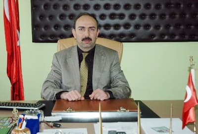 <strong><font face="Arial" size="2" color="#000000">B&ouml;yle Bir Projeye Olumlu Bakarız</font></strong> <p><font face="Arial" size="2">Ortak&ouml;y n&uuml;fusunun toplu halde taşınarak yeni yerde belediye stat&uuml;s&uuml;n&uuml;n s&uuml;rmesini istediklerini vurgulayan Angın a&ccedil;ıklamasını ş&ouml;yle s&uuml;rd&uuml;rd&uuml;: <font color="#333399">&quot;Ortak&ouml;y sakinlerimiz belediye hizmetlerinin verildiği bir b&ouml;lgede yaşamak istiyor. Toplu konut idaresi tarafından il&ccedil;e merkezine yakın bir b&ouml;lgede toplu konut inşa edilebilir. Bu konutlar sakinlerimize taksitle satılabilir. B&ouml;yle bir projeye olumlu bakarız. Bu yere belediye stat&uuml;s&uuml; de verilmesini istiyoruz.&quot;</font> <br /></font></p>