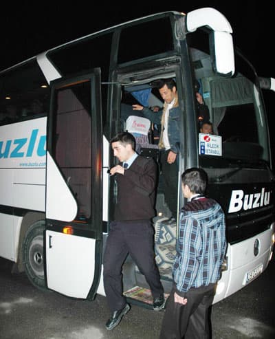 Polis, Yolcu Otobüsünde Katil Zanlısını Aradı