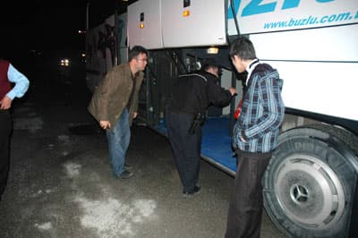 Polis, Yolcu Otobüsünde Katil Zanlısını Aradı