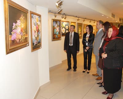 Her Anneye Bir Çiçek, Sergisi AKM'de Açıldı