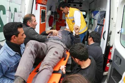 Üst Geçidin Merdivenlerine Çarptı