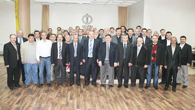 <p><font face="arial,helvetica,sans-serif" size="2"><strong>SAKARYA&rsquo;DAN 13 KİŞİ<br /></strong><br />Toplantıya Sakarya&rsquo;dan ise: M&Uuml;SİAD ikili iş g&ouml;r&uuml;şmeleri Workshop &ccedil;alışması&rsquo;na Başkan Necati Atalay, Başkan Yardımcıları Coşkun Morg&uuml;l ve Necmi İbil, Y&ouml;netim Kurulu &Uuml;yeleri Mustafa Alak, A.Şadi Tanış, Metin Kar, R.Kamil Yıldırım, &Uuml;nal &Uuml;lk&uuml;, Fahri &Ccedil;elik, M. Fahri Sayın, Denetim Kurulu &Uuml;yesi H&uuml;seyin Duran, &Uuml;yeler Sabit &Ccedil;elik, Sadettin &Ouml;zcan, Ali İhsan Kalkan ve ortağı Erhan Yılmaz, İz Reklam&rsquo;dan Ahmet Kara, Berat Yılmaz,&nbsp; M&uuml;d&uuml;r Mehmet Duman katıldı.</font></p>