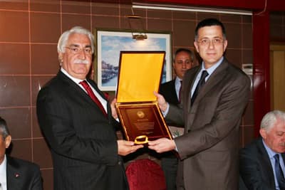 SAÜ'den SATSO Eski Başkanına Veda Yemeği