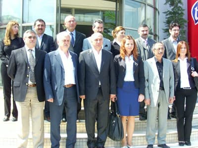 <p><font face="arial,helvetica,sans-serif" size="2"><strong>KİMSEYE BASKI YAPMADIM</strong></font></p><p><font face="arial,helvetica,sans-serif" size="2">CHP İl başkanı Vahit Serbes, adı ge&ccedil;en il&ccedil;e teşkilatlarının başkan ve y&ouml;neticilerine istifa etmeleri y&ouml;n&uuml;nde herhangi bir baskı uygulamadığını, bu konuda ortaya atılan iddiaları da kabul etmediğini &ouml;ne s&uuml;rd&uuml;.</font></p><p><font face="arial,helvetica,sans-serif" size="2"><font color="#333399">&ldquo;Tek bir il&ccedil;e başkanı bile benim, kendilerine istifa etmeleri y&ouml;n&uuml;nde baskı uyguladığımı s&ouml;yleyemez. S&ouml;yleyen olursa bunun aksini her zaman basına ispat ederim&rdquo;</font> dedi.</font></p>