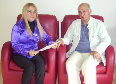 <p><font face="arial,helvetica,sans-serif" size="2"><strong>ADAYLAR KONUSUNDA ALDATILDIK</strong></font></p><p><font face="arial,helvetica,sans-serif" size="2">CHP il başkanı Serbes, aday belirleme konusunda parti y&ouml;neticilerinin aldatıldığını da &ouml;ne s&uuml;rerek şunları s&ouml;yledi:</font></p><p><font face="arial,helvetica,sans-serif" size="2" color="#333399">&ldquo;Beklentilerimiz y&uuml;ksekti ve ger&ccedil;ek&ccedil;iydi. Aday belirleme s&uuml;recinde iyi hazırlandık. Her yerde aday &ccedil;ıkardık. Parti rozetine takılmadık, merkez sağdan da aday g&ouml;sterdik. Ama ben &ouml;zeleştiriyi severim. Aday belirlemede yanlışlar yaptık demek ki başarılı olamadık. &Ouml;rg&uuml;tlerden &ccedil;ok adayların yeteri kadar mesaj veremediğini d&uuml;ş&uuml;n&uuml;yorum. Aday belirleme konusunda aldatıldığımızı d&uuml;ş&uuml;n&uuml;yorum.</font></p><p><font face="arial,helvetica,sans-serif" size="2" color="#333399">İl ve il&ccedil;e başkanlarımızın da bu konuda i&ccedil;leri &ccedil;ok dolu. Bu konu i&ccedil;imizde yara olarak kaldı. T&uuml;m iyi niyetimiz suiistimal edildi&rdquo;</font></p>